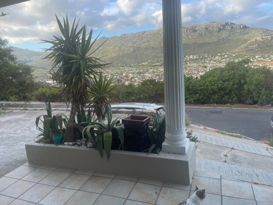 To Let 1 Bedroom Property for Rent in Fish Hoek Western Cape
